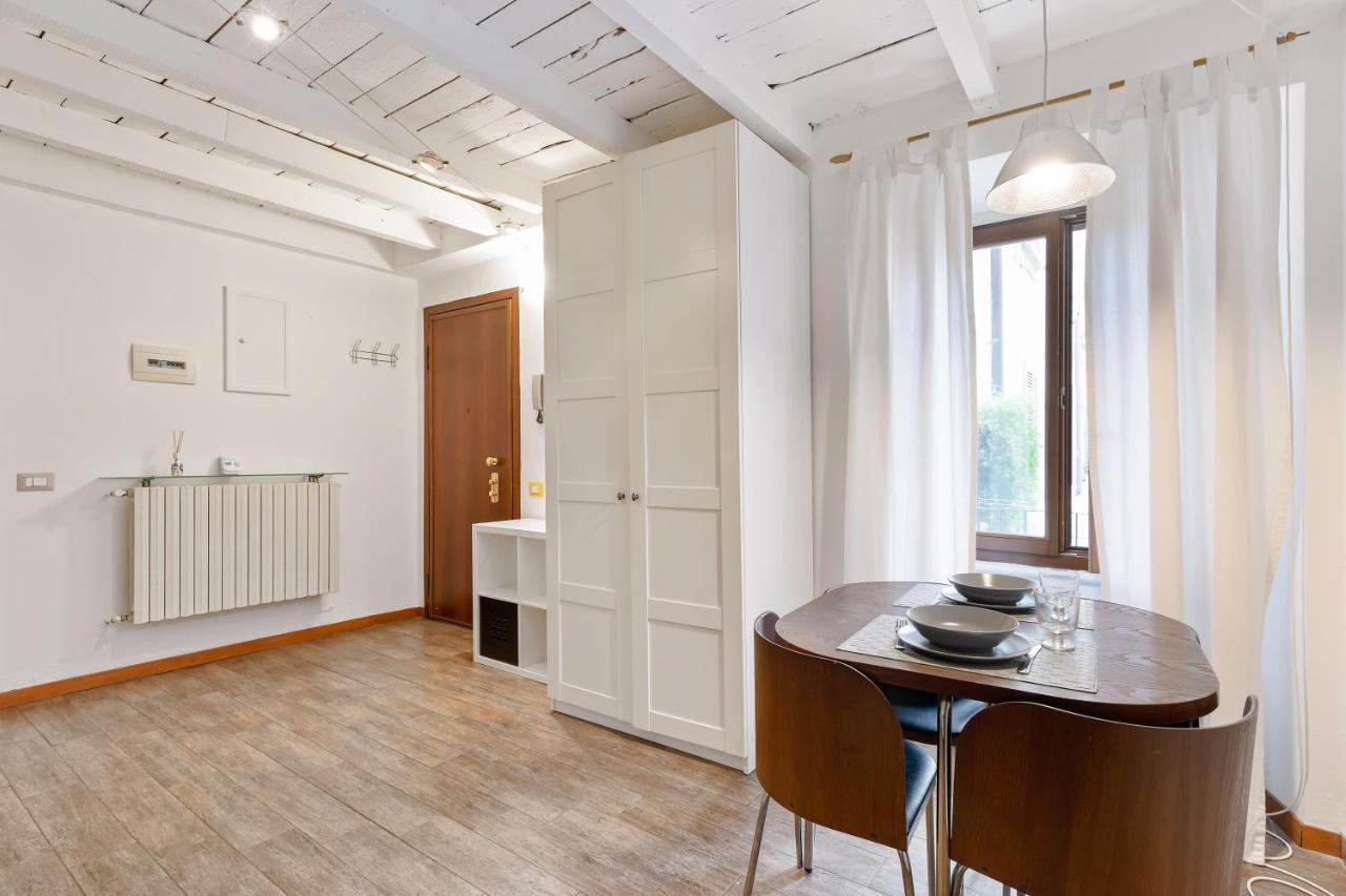 Joivy Beautiful Studio For 2 Near Sempione Park Milano Eksteriør billede